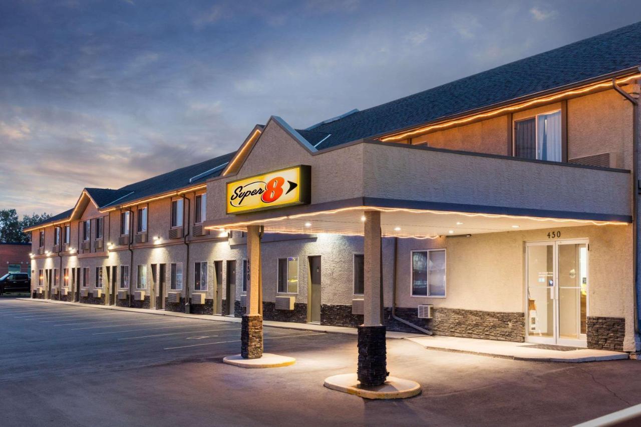 Super 8 By Wyndham Strathmore Exterior foto